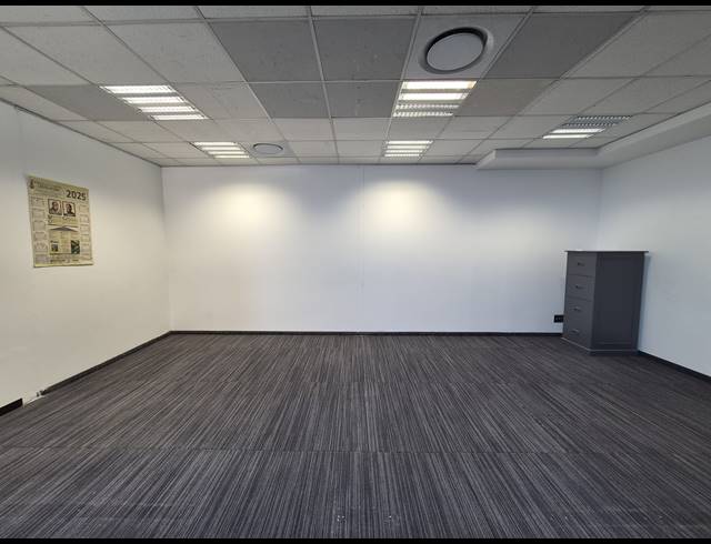 61M² OFFICE TO LET IN SANDTON CENTRAL